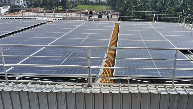 On-Grid vs Off-Grid Solar for Industries – Which Is Right for Your Factory?