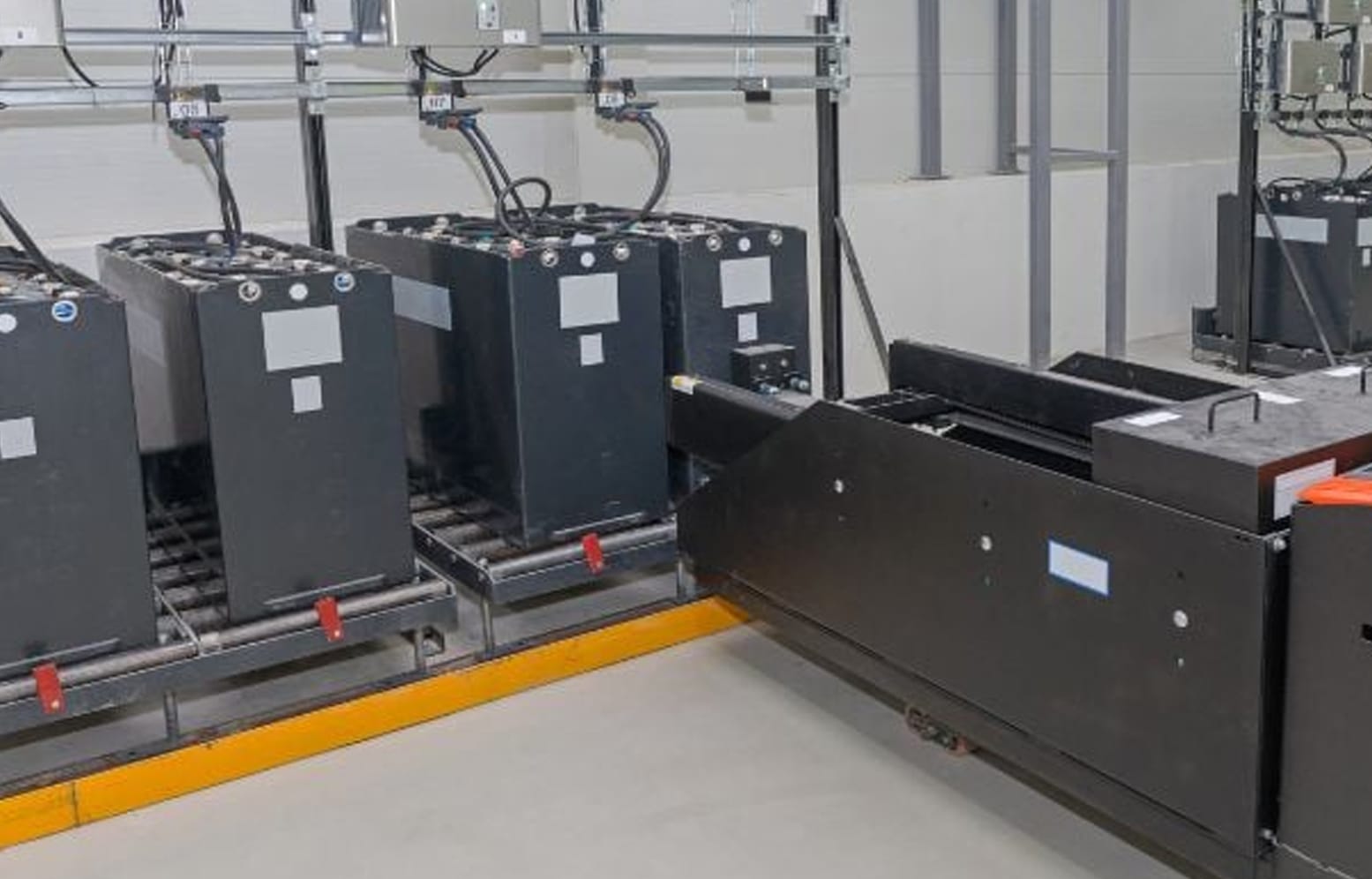 Common Battery Charging Problems in Industries – Causes, Warning Signs, Solutions & Maintenance Guide