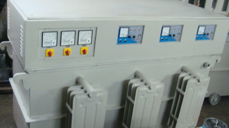 Industrial servo stabilizer installed for cnc machines and manufacturing equipment with stable voltage correction system